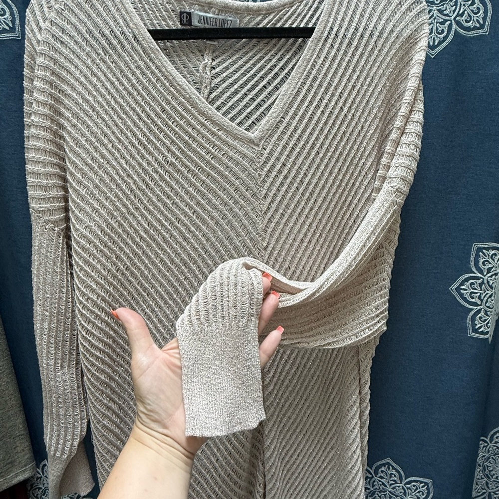 Jennifer Lopez Cream V-Neck Sweater with Ribbed Knit